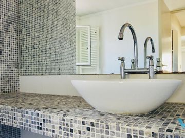 Casa en venta exclusiva zona Ituzaingó norte, 5 ambientes quincho y piscina.