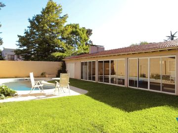 Casa en venta exclusiva zona Ituzaingó norte, 5 ambientes quincho y piscina.