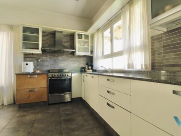 Casa en venta exclusiva zona Ituzaingó norte, 5 ambientes quincho y piscina.