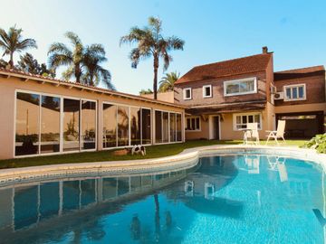 Casa en venta exclusiva zona Ituzaingó norte, 5 ambientes quincho y piscina.