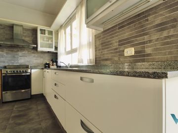 Casa en venta exclusiva zona Ituzaingó norte, 5 ambientes quincho y piscina.