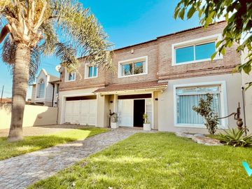 Casa en venta exclusiva zona Ituzaingó norte, 5 ambientes quincho y piscina.