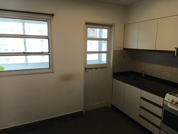 Departamento de cuatro ambientes con cochera en Lomas de Zamora