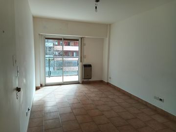 Departamento de cuatro ambientes con cochera en Lomas de Zamora