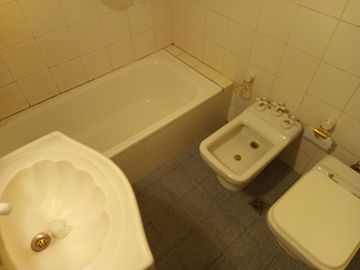 Departamento de cuatro ambientes con cochera en Lomas de Zamora