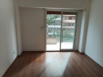Departamento de cuatro ambientes con cochera en Lomas de Zamora