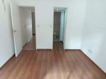 Departamento de cuatro ambientes con cochera en Lomas de Zamora