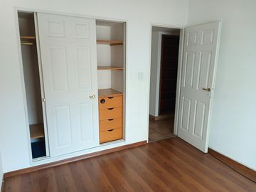 Departamento de cuatro ambientes con cochera en Lomas de Zamora