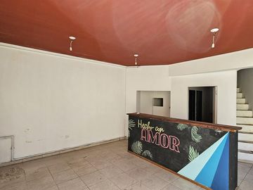 Dos Locales en venta Zona Countries Villa Warcalde- El Bosque, Lomas de la Carolina- Estacionamiento