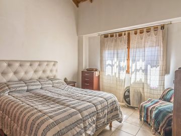 Venta PH 4 amb con patio, luz, divisible, opcional Local comercial. excelente estado. Munro