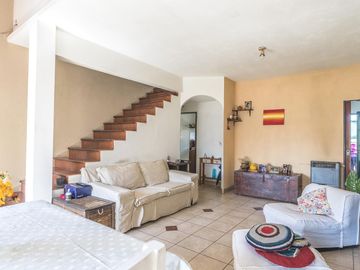 Venta PH 4 amb con patio, luz, divisible, opcional Local comercial. excelente estado. Munro