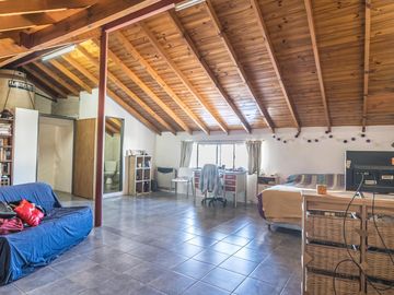 Venta PH 4 amb con patio, luz, divisible, opcional Local comercial. excelente estado. Munro