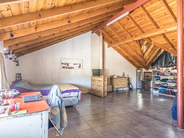Venta PH 4 amb con patio, luz, divisible, opcional Local comercial. excelente estado. Munro