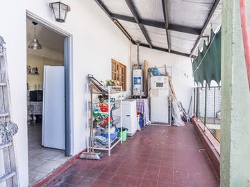 Venta PH 4 amb con patio, luz, divisible, opcional Local comercial. excelente estado. Munro