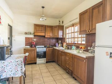 Venta PH 4 amb con patio, luz, divisible, opcional Local comercial. excelente estado. Munro