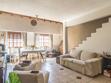 Venta PH 4 amb con patio, luz, divisible, opcional Local comercial. excelente estado. Munro