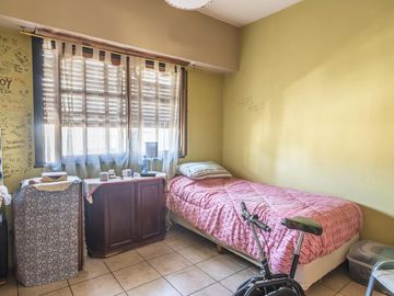 Venta PH 4 amb con patio, luz, divisible, opcional Local comercial. excelente estado. Munro