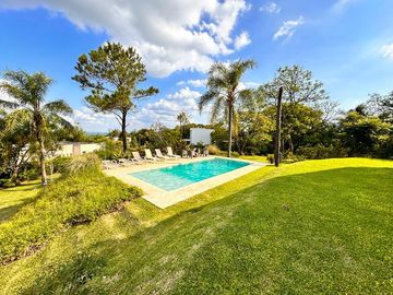 Casa categoría PREMIUM de 4 dormitorios en VENTA en country La Arboleda