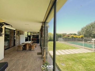 Casa en Venta - 3 ambientes con piscina en Barrio Privado Arenas del Sur