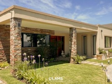 Casa en Venta - 3 ambientes con piscina en Barrio Privado Arenas del Sur