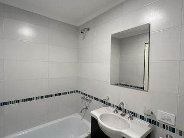 Venta de Departamento 4 ambientes con balcón en Wilde