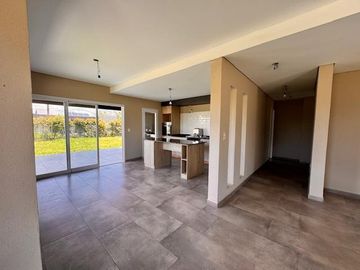 Casa en San Ramon, Pilar del este
