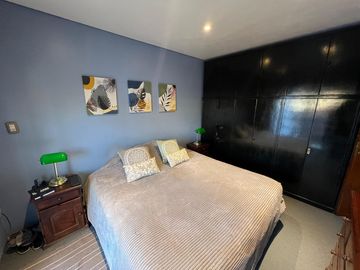 Casa PH de cinco ambientes con patio y pileta a la venta en Wilde