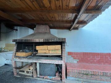 Casa PH de cinco ambientes con patio y pileta a la venta en Wilde