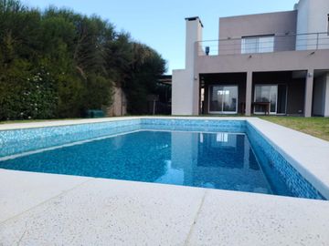 Casa en venta - 4 Dormitorios 3 Baños - Cochera - 858Mts2 - Tigre