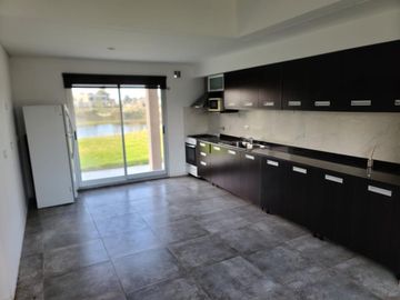 Casa en venta - 4 Dormitorios 3 Baños - Cochera - 858Mts2 - Tigre