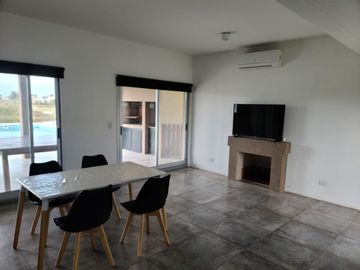Casa en venta - 4 Dormitorios 3 Baños - Cochera - 858Mts2 - Tigre