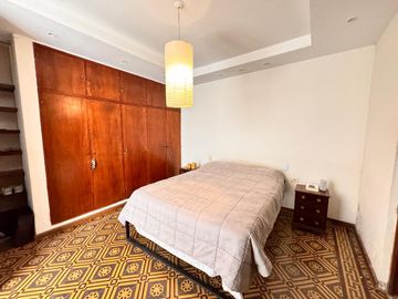 Casa en terreno de 8 x 35 en Balcarce al 800, Barrio Norte, ideal para edificio