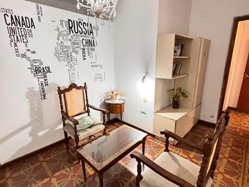Casa en terreno de 8 x 35 en Balcarce al 800, Barrio Norte, ideal para edificio