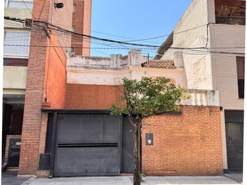 Casa en terreno de 8 x 35 en Balcarce al 800, Barrio Norte, ideal para edificio