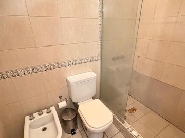 Casa en terreno de 8 x 35 en Balcarce al 800, Barrio Norte, ideal para edificio