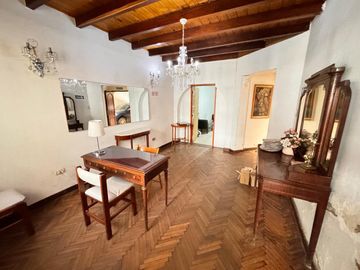 Casa en terreno de 8 x 35 en Balcarce al 800, Barrio Norte, ideal para edificio