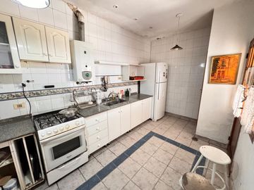 Casa en terreno de 8 x 35 en Balcarce al 800, Barrio Norte, ideal para edificio