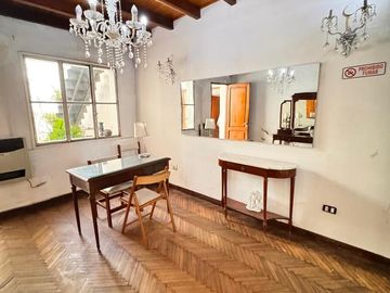 Casa en terreno de 8 x 35 en Balcarce al 800, Barrio Norte, ideal para edificio