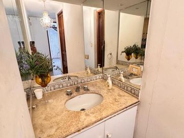 Casa en terreno de 8 x 35 en Balcarce al 800, Barrio Norte, ideal para edificio