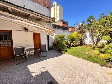 Casa en terreno de 8 x 35 en Balcarce al 800, Barrio Norte, ideal para edificio