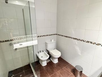 Casa en terreno de 8 x 35 en Balcarce al 800, Barrio Norte, ideal para edificio