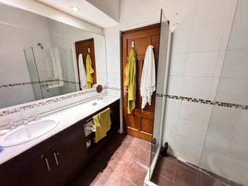 Casa en terreno de 8 x 35 en Balcarce al 800, Barrio Norte, ideal para edificio