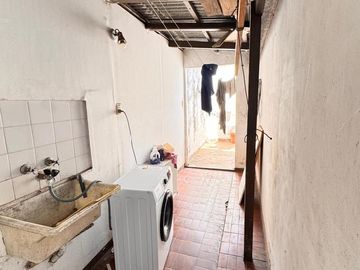 Casa en terreno de 8 x 35 en Balcarce al 800, Barrio Norte, ideal para edificio