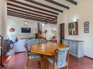 Casa Quinta en Gonnet con quincho, parque y pileta - 486 esq. 23