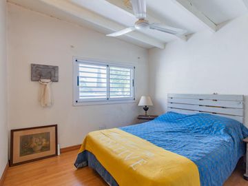 Casa Quinta en Gonnet con quincho, parque y pileta - 486 esq. 23