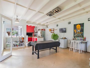 Casa Quinta en Gonnet con quincho, parque y pileta - 486 esq. 23