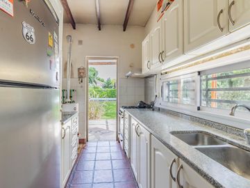 Casa Quinta en Gonnet con quincho, parque y pileta - 486 esq. 23