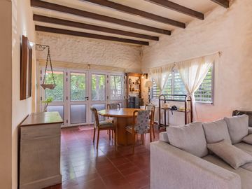 Casa Quinta en Gonnet con quincho, parque y pileta - 486 esq. 23