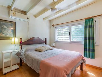 Casa Quinta en Gonnet con quincho, parque y pileta - 486 esq. 23