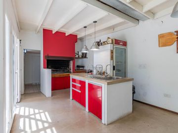 Casa Quinta en Gonnet con quincho, parque y pileta - 486 esq. 23